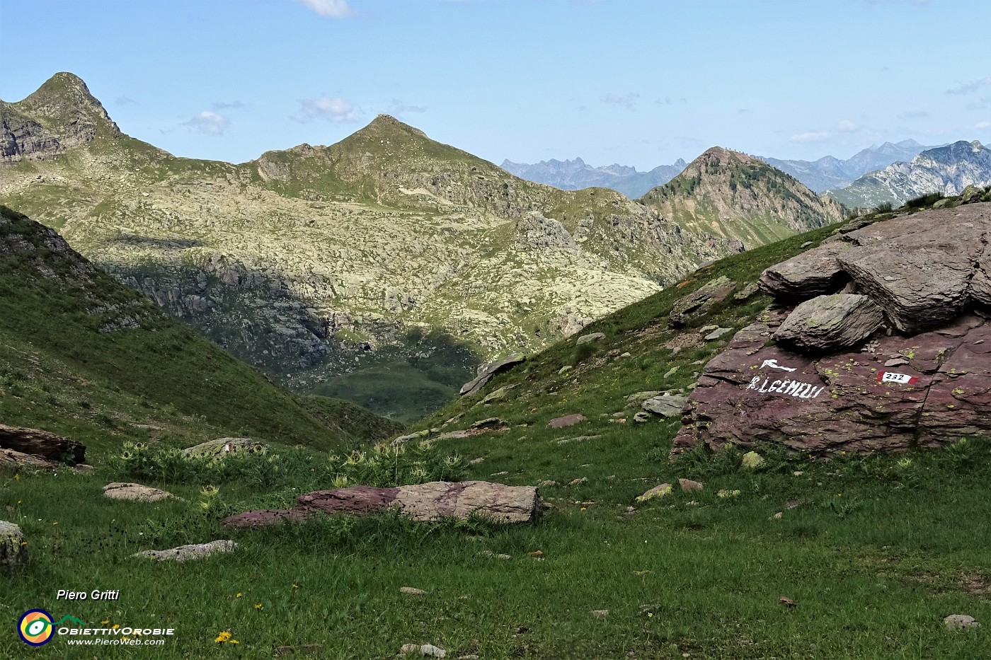 47 Agganciato il sentiero 232 (Passo Valsanguigno W- Rif. Laghi Gemelli).JPG